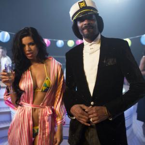 Still of Snoop Dogg and Suelyn Medeiros in Pats baisiausias filmas 5 2013