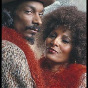 Still of Pam Grier and Snoop Dogg in Bones 2001
