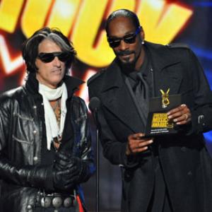 Snoop Dogg and Joe Perry at event of 2009 American Music Awards 2009