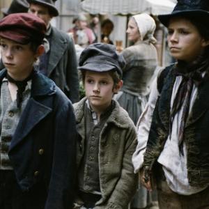 Still of Harry Eden and Barney Clark in Oliver Twist 2005