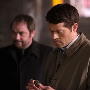 Still of Misha Collins and Mark Sheppard in Supernatural 2005