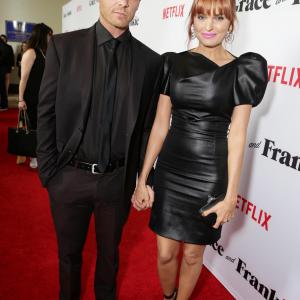 Ethan Embry and Sunny Mabrey at event of Grace and Frankie (2015)
