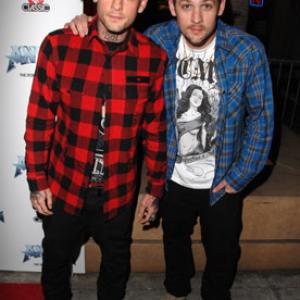 Benji Madden and Joel Madden at event of Anvil: The Story of Anvil (2008)