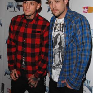Benji Madden and Joel Madden at event of Anvil: The Story of Anvil (2008)