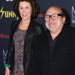 Danny DeVito and Rhea Perlman at event of It's Always Sunny in Philadelphia (2005)