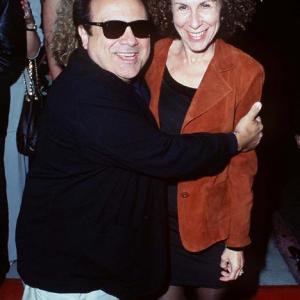 Danny DeVito and Rhea Perlman at event of The Crossing Guard (1995)