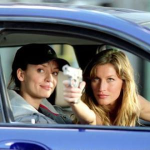 Still of Ana Cristina de Oliveira and Gisele Bündchen in Taxi (2004)