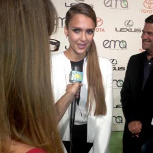 EcoDivas Taryn interviewing Jessica Alba at the Environmental Media Awards