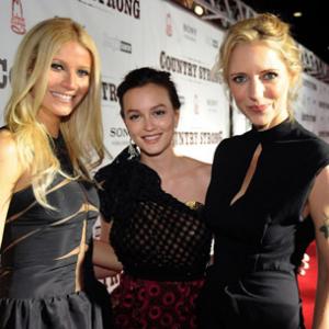 Gwyneth Paltrow, Shana Feste and Leighton Meester at event of Country Strong (2010)