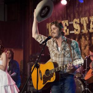 Still of Leighton Meester and Garrett Hedlund in Country Strong (2010)