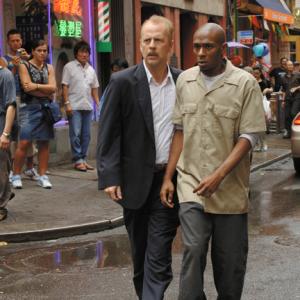 Still of Bruce Willis and Yasiin Bey in 16 kvartalu 2006