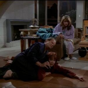 Still of Kelsey Grammer, Jane Leeves and Harriet Sansom Harris in Frasier (1993)