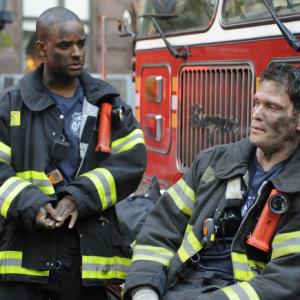 Still of Larenz Tate and Steven Pasquale in Rescue Me (2004)