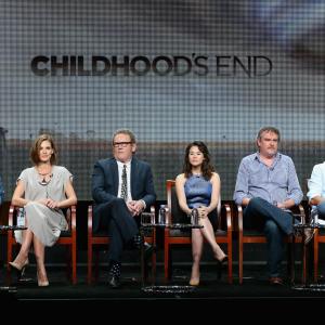 Colm Meaney Michael De Luca Matthew Graham Yael Stone Mike Vogel and Daisy Betts at event of Childhoods End 2015