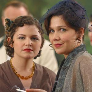 Still of Ginnifer Goodwin and Maggie Gyllenhaal in Mona Lisa Smile (2003)