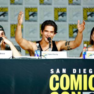 Tyler Posey Shelley Hennig and Dylan OBrien at event of Teen Wolf 2011