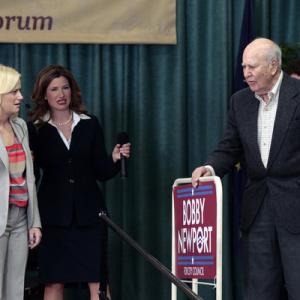 Still of Carl Reiner Amy Poehler and Kathryn Hahn in Parks and Recreation 2009