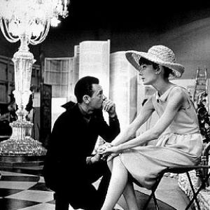 573464 Paris When It Sizzles Audrey Hepburn and William Holden on the set