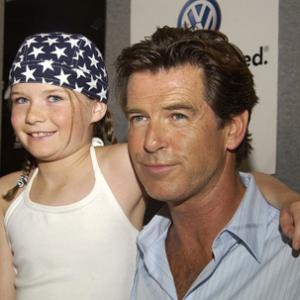 Pierce Brosnan and Sophie Vavasseur at event of Evelyn 2002
