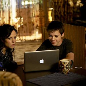 Still of MaryLouise Parker and Alexander Gould in Weeds 2005
