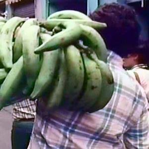 Cualquier Cosa, 1980 - Una épica compra de plátanos en el Mercado La Merced (An epic search for plaintains in La Merced Market)