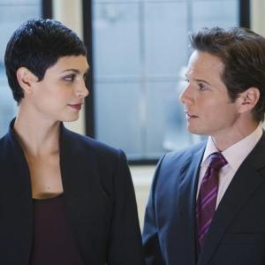 Still of Scott Wolf and Morena Baccarin in V 2009