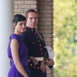 Still of Damian Lewis and Morena Baccarin in Tevyne (2011)