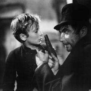 Still of John Howard Davies and Robert Newton in Oliver Twist (1948)