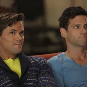 Still of Justin Bartha and Andrew Rannells in Nauja norma 2012