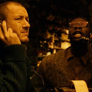 Still of Dany Boon and Omar Sy in Micmacs agrave tirelarigot 2009