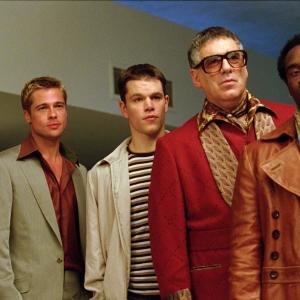 Still of Brad Pitt, George Clooney, Don Cheadle, Matt Damon and Elliott Gould in Ocean's Eleven (2001)