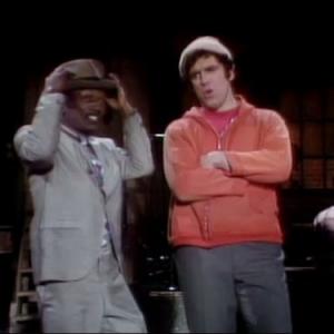 Still of Elliott Gould and Garrett Morris in Saturday Night Live (1975)