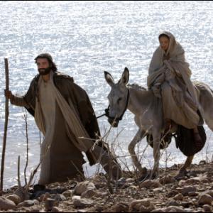 Still of Keisha CastleHughes and Oscar Isaac in The Nativity Story 2006