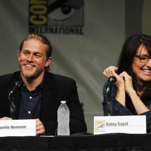 Katey Sagal and Charlie Hunnam at event of Sons of Anarchy 2008
