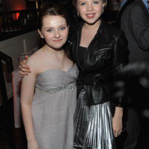 Sofia Vassilieva and Abigail Breslin at event of My Sister's Keeper (2009)