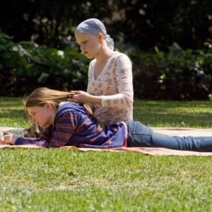 Still of Sofia Vassilieva and Abigail Breslin in My Sisters Keeper 2009