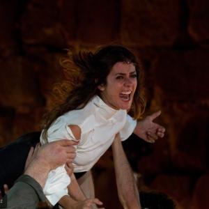 Anna Allen plays Antigona on Meridas International Theatre Festival