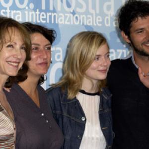 Nathalie Baye Isabelle Carr Nomie Lvovsky and Melvil Poupaud at event of Les sentiments 2003