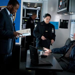 Still of Titus Welliver and Anthony Mackie in Ant ribos (2012)
