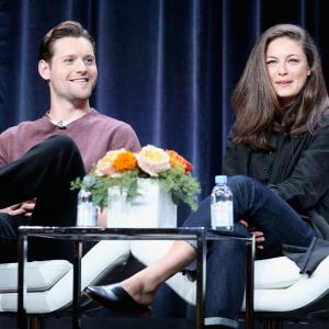Alexa Davalos and Luke Kleintank at event of The Man in the High Castle 2015