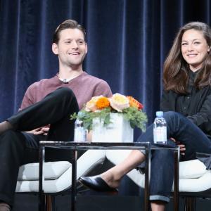 Alexa Davalos and Luke Kleintank at event of The Man in the High Castle (2015)