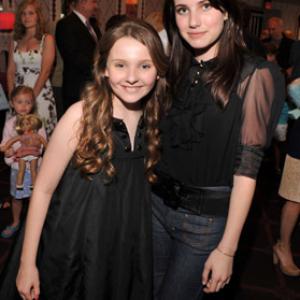 Emma Roberts and Abigail Breslin at event of Kit Kittredge: An American Girl (2008)
