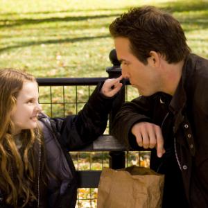 Still of Ryan Reynolds and Abigail Breslin in Definitely Maybe 2008