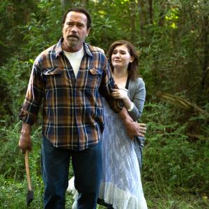 Still of Arnold Schwarzenegger and Abigail Breslin in Maggie (2015)