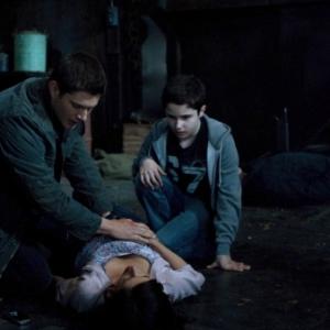 Still of Jensen Ackles, Cindy Sampson and Nicholas Elia in Supernatural (2005)