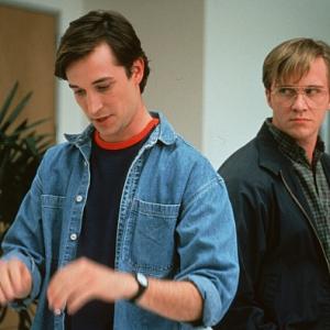 Still of Anthony Michael Hall and Noah Wyle in Pirates of Silicon Valley 1999