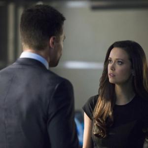 Still of Summer Glau and Stephen Amell in Strele (2012)