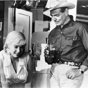 Still of Clark Gable and Marilyn Monroe in The Misfits 1961