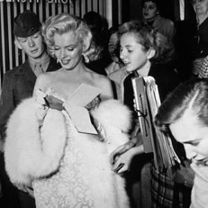 MMonroe signing autographs 1953