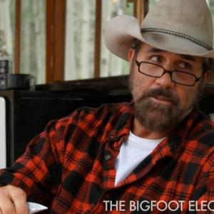 Carlin Gives some advice about the Sheriff in THE BIGFOOT ELECTIONS. Randall as Carlin.